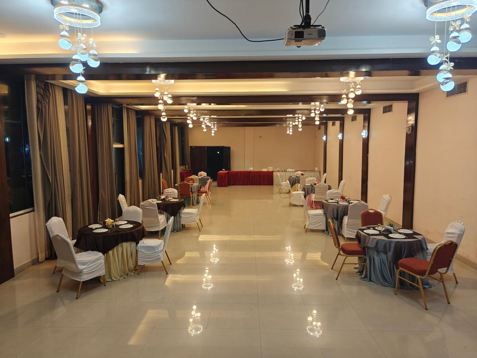 Sai Samrat Resort Satara Exteriér fotografie
